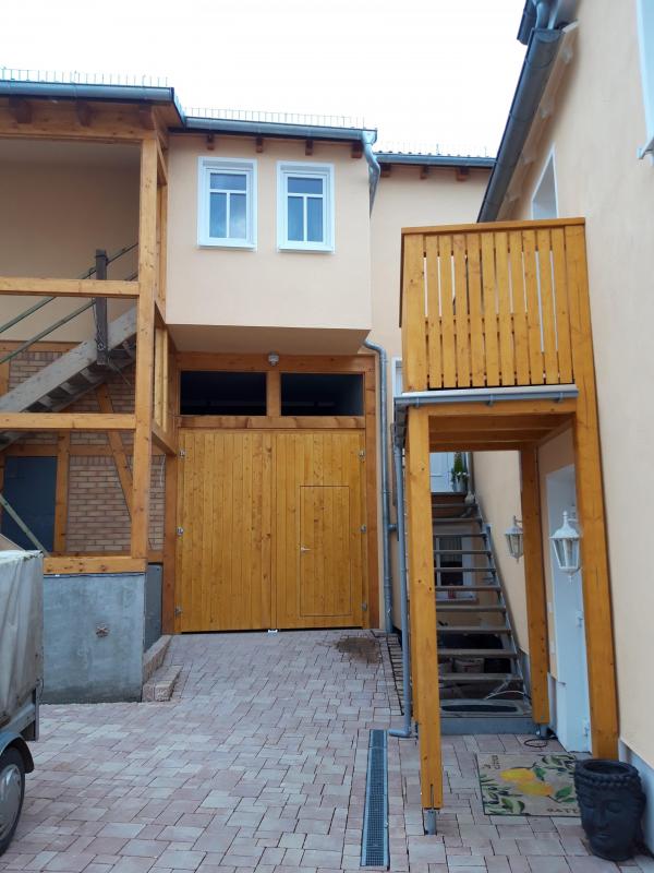 Balkon und Scheunentor