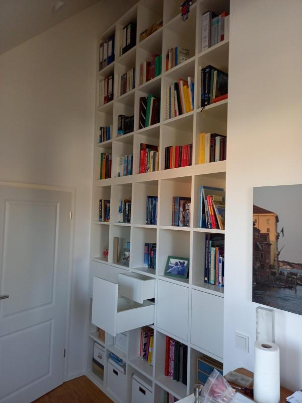 Bücherregal in weiß