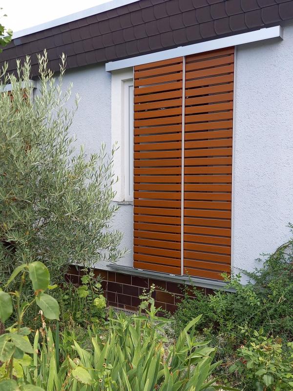 Schiebläden in braun