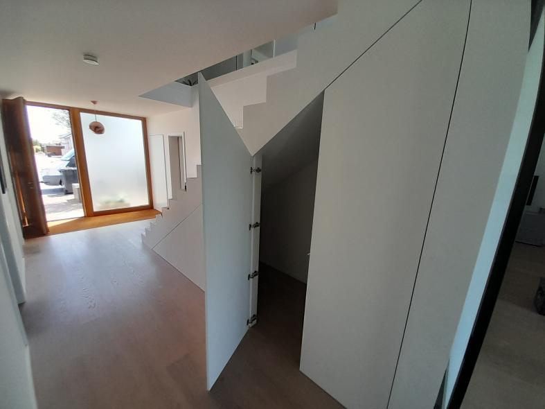 Einbauschrank unter Treppe